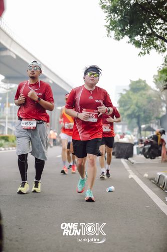 Race photo from ONE RUN 10 K