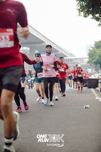 Race photo from ONE RUN 10 K