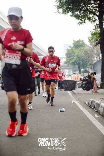 Race photo from ONE RUN 10 K