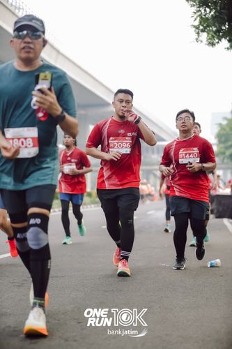 Race photo from ONE RUN 10 K