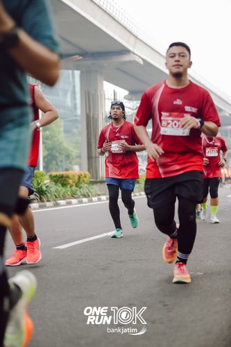 Race photo from ONE RUN 10 K