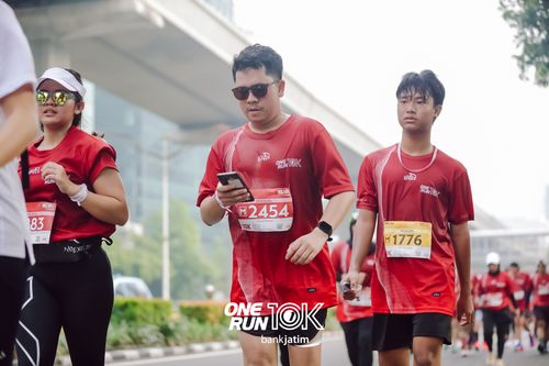 Race photo from ONE RUN 10 K