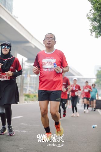 Race photo from ONE RUN 10 K