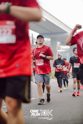 Race photo from ONE RUN 10 K
