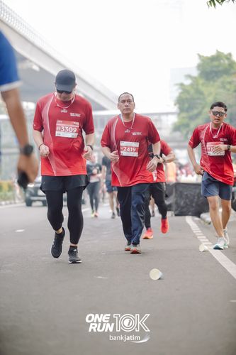 Race photo from ONE RUN 10 K