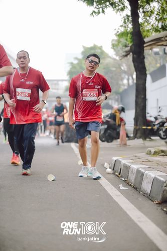 Race photo from ONE RUN 10 K