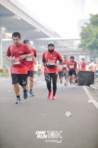 Race photo from ONE RUN 10 K