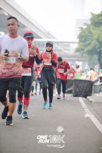 Race photo from ONE RUN 10 K