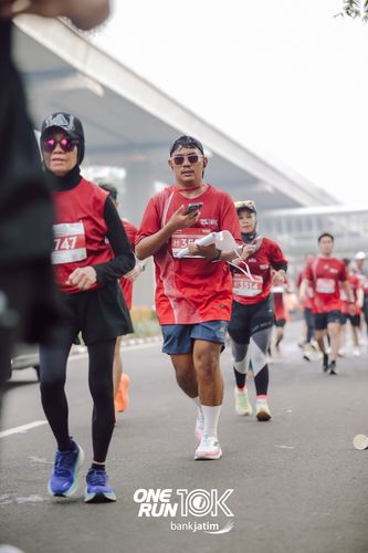 Race photo from ONE RUN 10 K