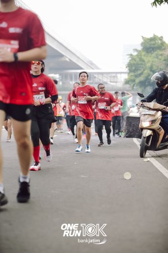 Race photo from ONE RUN 10 K