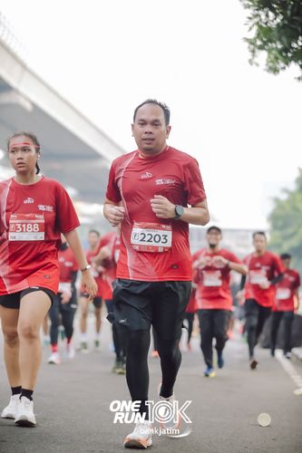 Race photo from ONE RUN 10 K