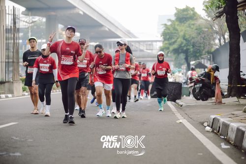 Race photo from ONE RUN 10 K