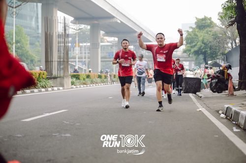 Race photo from ONE RUN 10 K