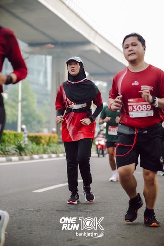 Race photo from ONE RUN 10 K