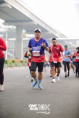 Race photo from ONE RUN 10 K