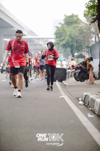 Race photo from ONE RUN 10 K