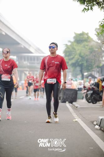 Race photo from ONE RUN 10 K