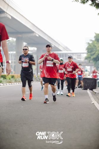 Race photo from ONE RUN 10 K