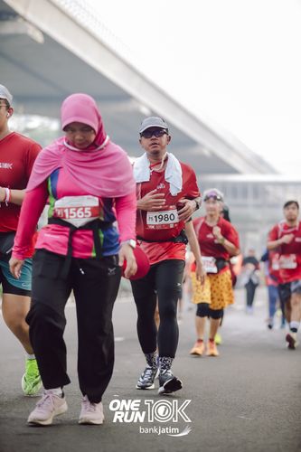 Race photo from ONE RUN 10 K