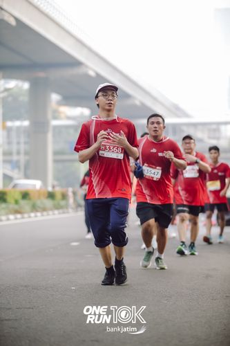 Race photo from ONE RUN 10 K