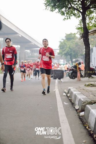 Race photo from ONE RUN 10 K