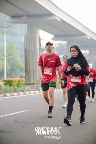 Race photo from ONE RUN 10 K