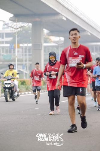 Race photo from ONE RUN 10 K