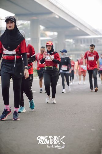 Race photo from ONE RUN 10 K