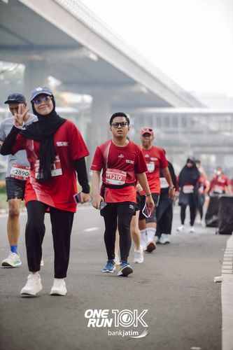 Race photo from ONE RUN 10 K