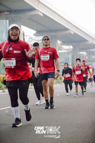 Race photo from ONE RUN 10 K