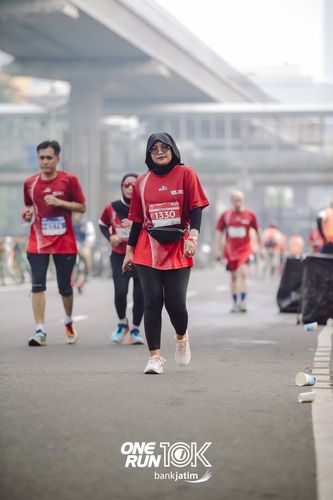 Race photo from ONE RUN 10 K