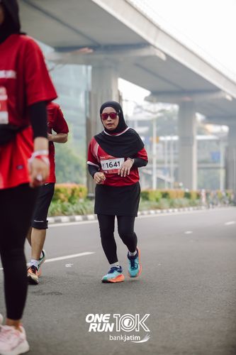 Race photo from ONE RUN 10 K
