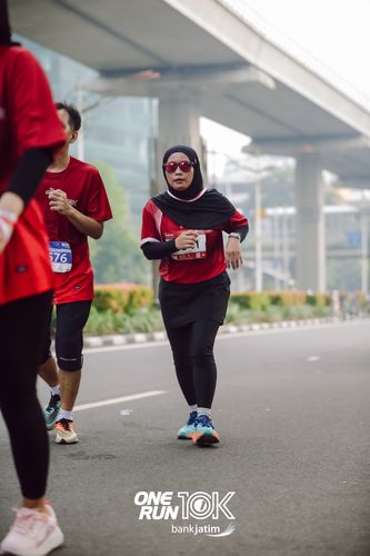 Race photo from ONE RUN 10 K