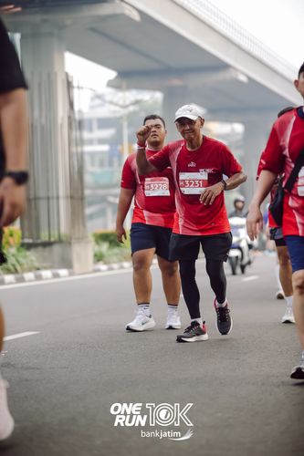 Race photo from ONE RUN 10 K