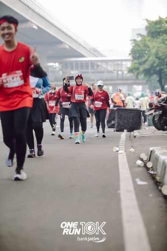 Race photo from ONE RUN 10 K