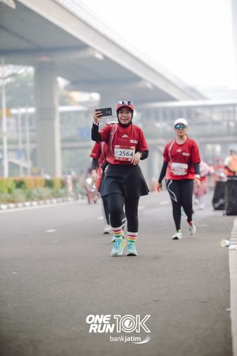 Race photo from ONE RUN 10 K