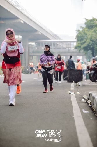 Race photo from ONE RUN 10 K