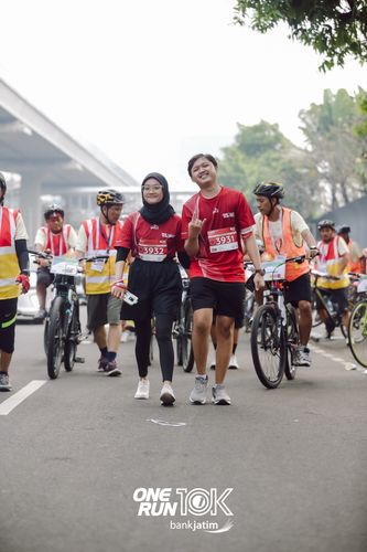 Race photo from ONE RUN 10 K