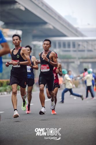 Race photo from ONE RUN 10 K