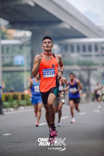 Race photo from ONE RUN 10 K