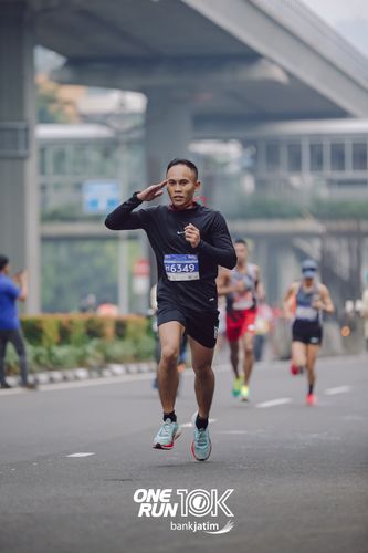 Race photo from ONE RUN 10 K