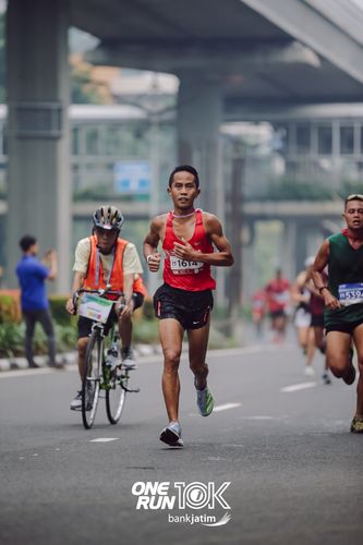 Race photo from ONE RUN 10 K