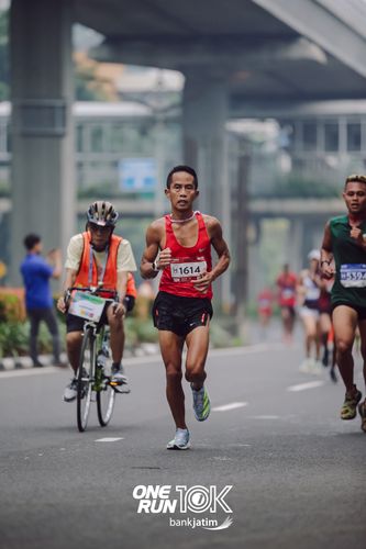 Race photo from ONE RUN 10 K