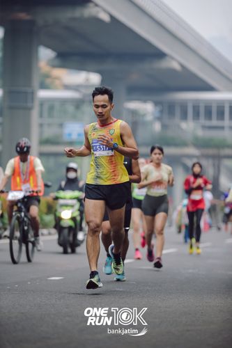 Race photo from ONE RUN 10 K