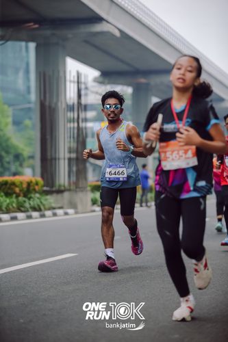 Race photo from ONE RUN 10 K