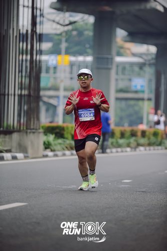 Race photo from ONE RUN 10 K