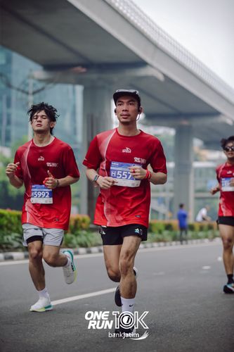 Race photo from ONE RUN 10 K