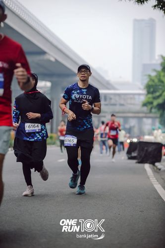 Race photo from ONE RUN 10 K
