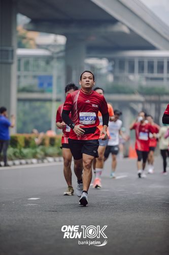 Race photo from ONE RUN 10 K