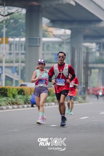 Race photo from ONE RUN 10 K